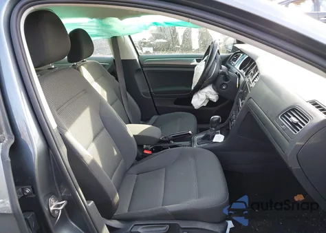 2019 Volkswagen Golf Sportwagen 1.4T S/1.4T Se z USA, uszkodzony, nr VIN 3VWY57AUXKM511825